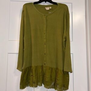 LOGO Linens by Lori Goldstein olive green top w/ lace hem 2X NWT
